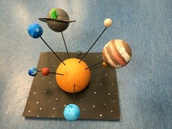 MS83 Le Saturnien by Claire Moser, St. Mary, Gr.6